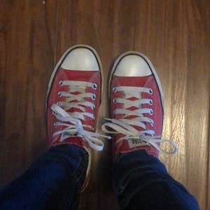 Red low top converse